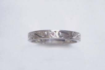 手彫りアラベスクとピンクダイヤのリング・細