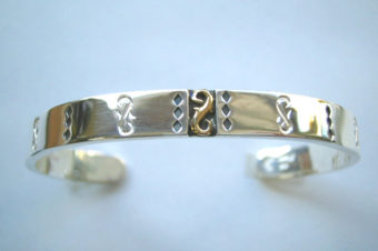 K18アラベスクモチーフバングル・細