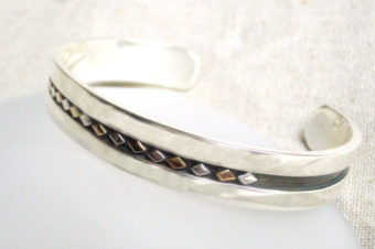 K18とSVのダイヤモチーフのバングル
