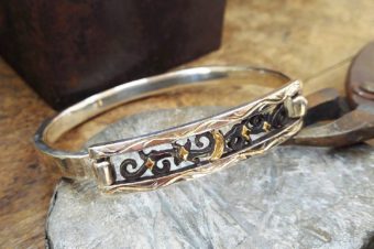 月夜のバングル