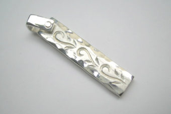 手彫りアラベスクと鎚目のトップ・S