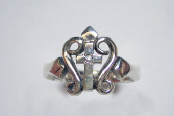 クロス紋章リング・ダイヤ1粒