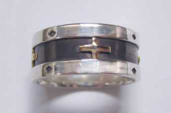 4つのK18クロスのリング・太