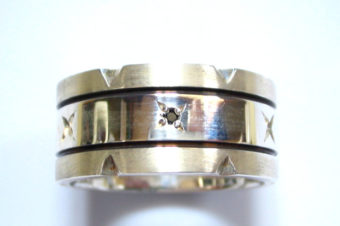 ブラックダイヤとツヤ消し/ツヤありコンビのリング・太