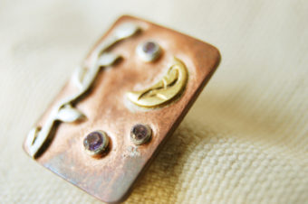 スクエアブローチ・月