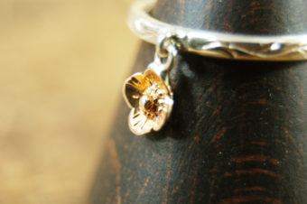 小花ゆれるリング