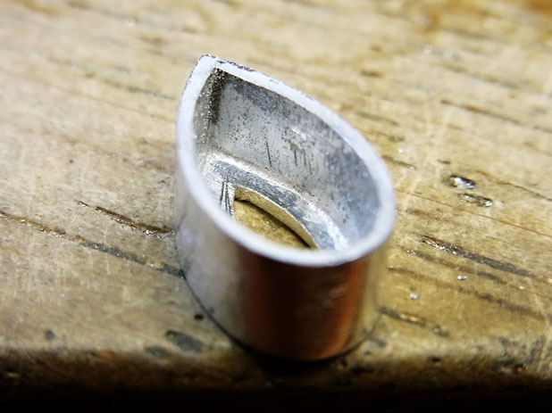 一点物のブラックオパールで指輪を作りました – シルバームーン彫金工房
