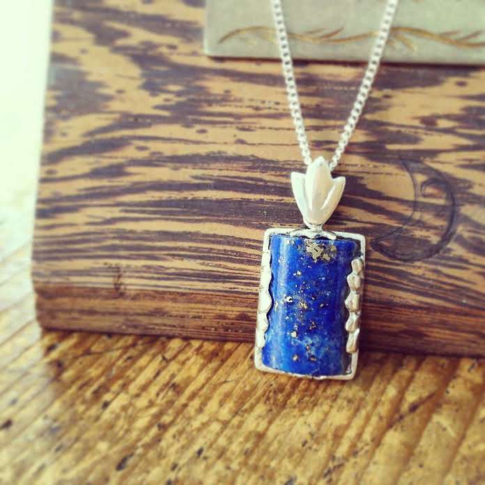 1点物のラピスラズリペンダントトップ