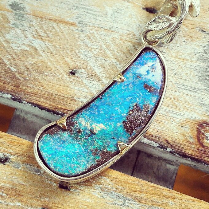 1点ものの天然石シリーズ その４・ボルダーオパールのペンダント